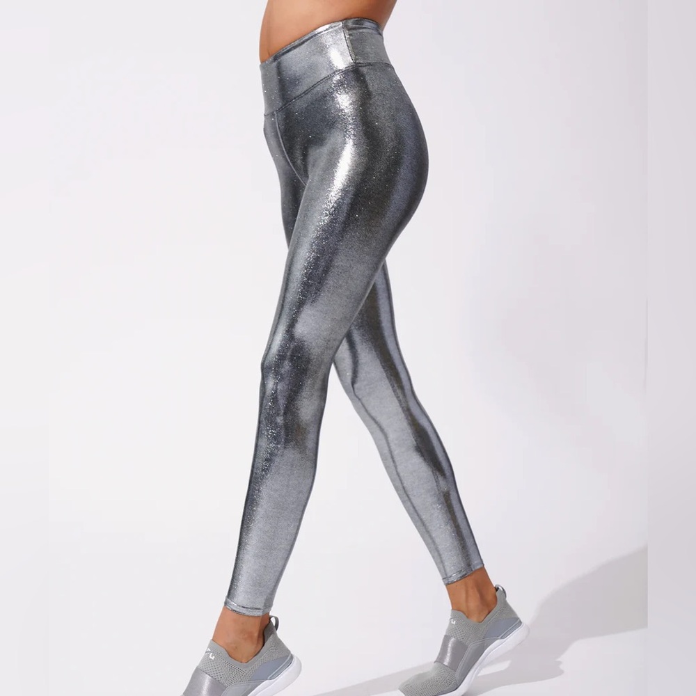 Heroine Sport Marvel Metallic Leggings Platinum EUC